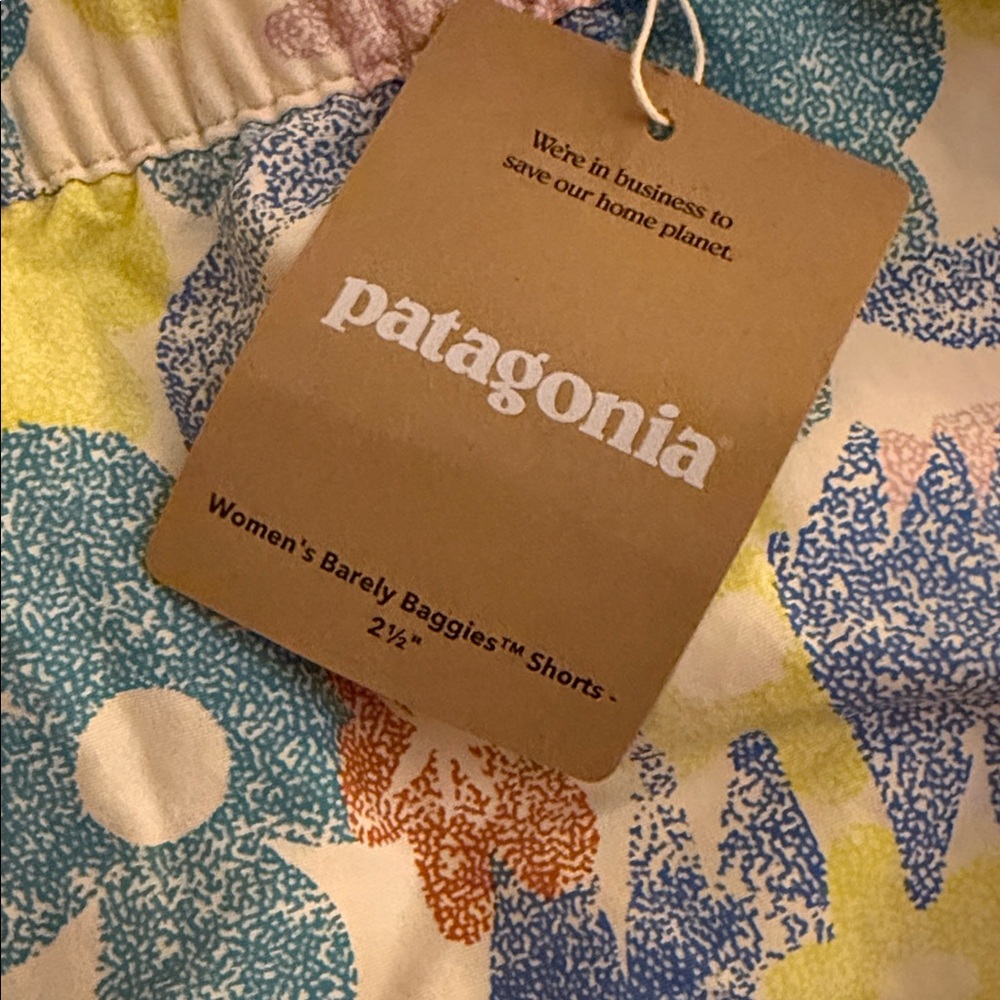 NWT Patagonia Barely Baggies 2.5” - Picture 2 of 5